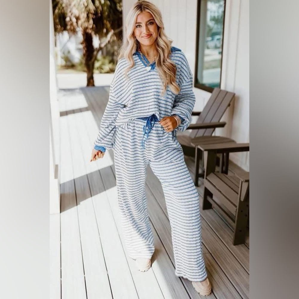 Blue and White Striped Lounge set